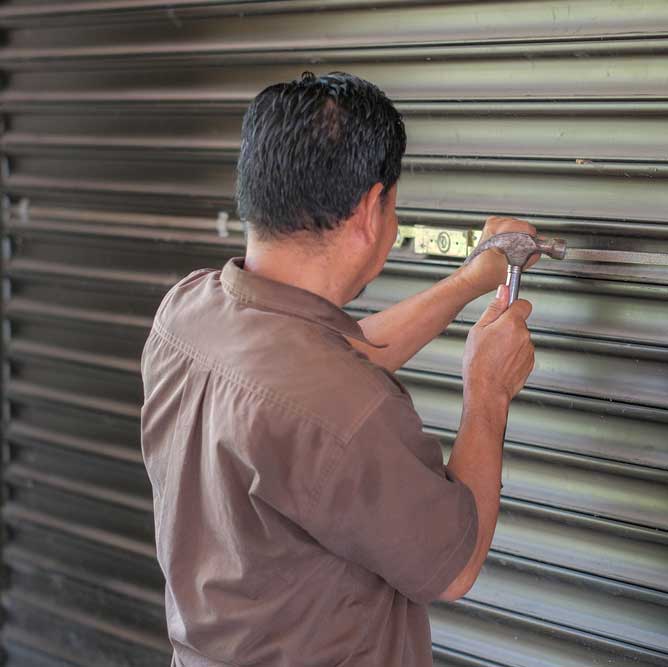 Útmutató az egyszerű, otthoni redőny karbantartáshoz és hibajavításhoz